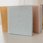  📚 Álbum Predigital 20×20 – 16 fotos cuadradas, portada personalizada, color a escoger, antelina