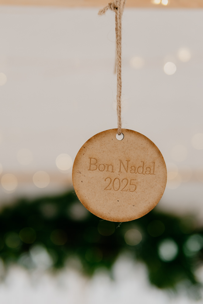 Bola de árbol de metacrilato – Foto a una cara + trasera MDF BON NADAL / FELIZ NAVIDAD (7 cm) - Imagen 4