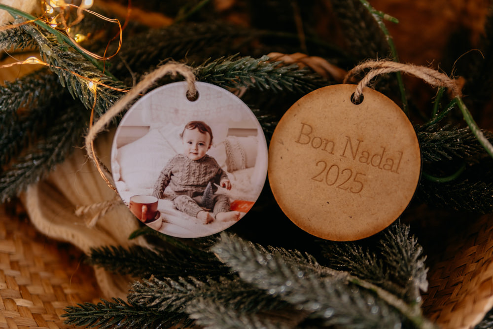 Bola de árbol de metacrilato – Foto a una cara + trasera MDF BON NADAL / FELIZ NAVIDAD (7 cm) - Imagen 6