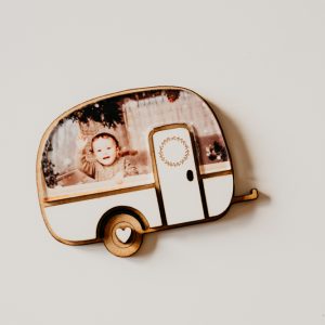 ???? Imán de nevera en forma de caravana (8 × 6 cm)